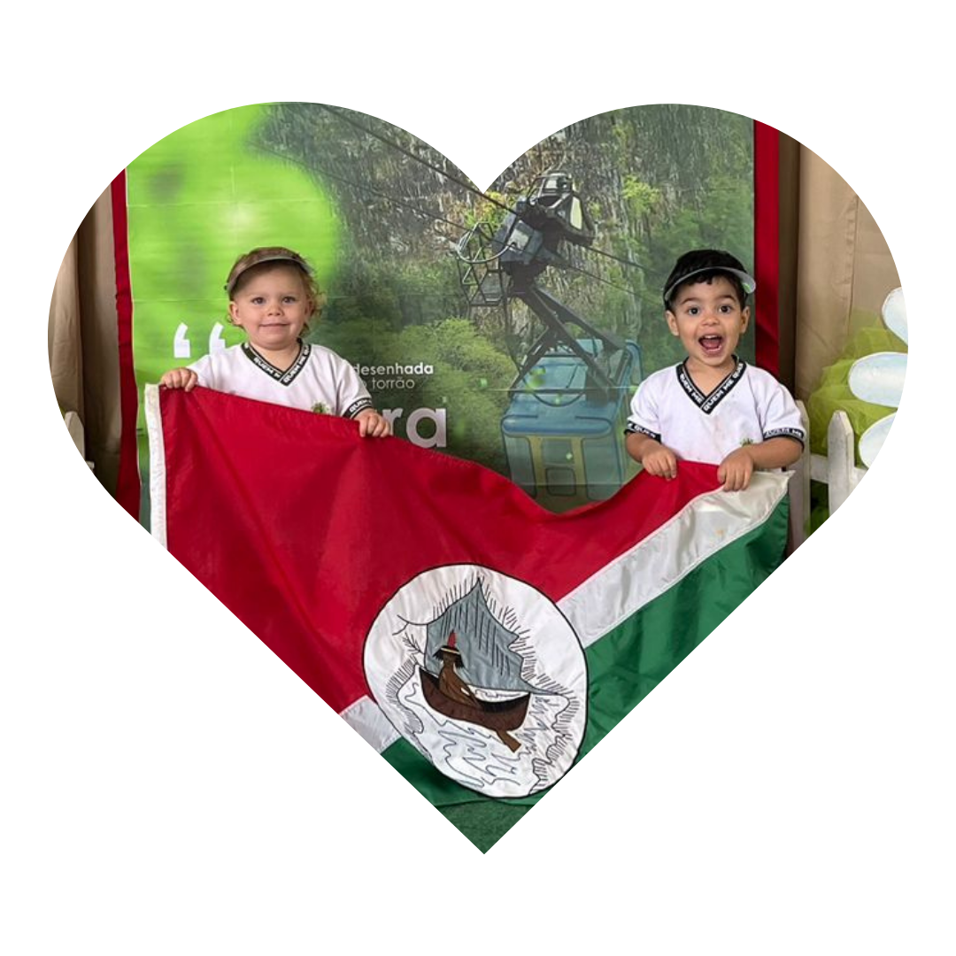 bandeira de Ubajara com crianças