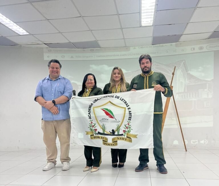 Diretoria da Academia presente ao evento literário