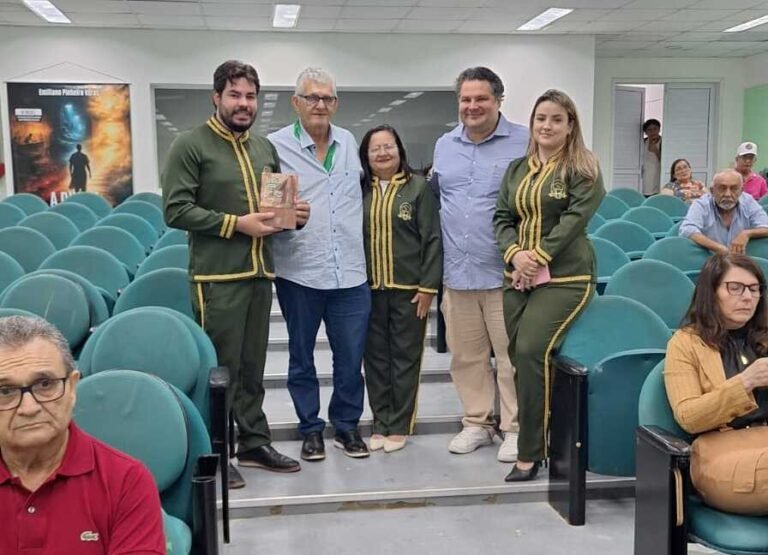 Diretoria da Academia presente ao evento literário